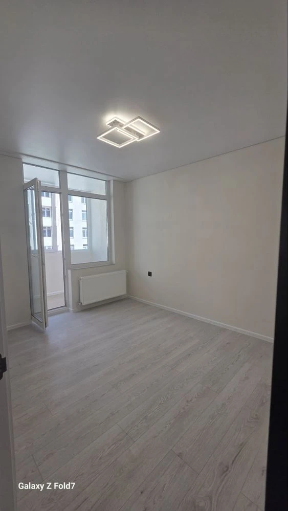 Sale of a 3-room apartment in a new building.