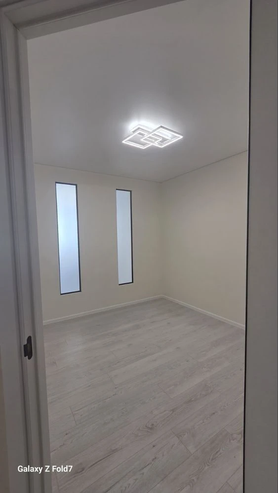 Sale of a 3-room apartment in a new building.