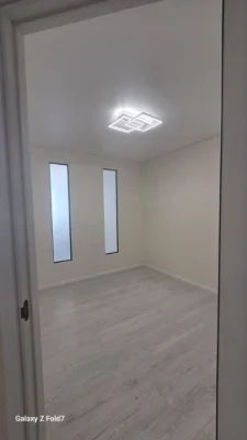 Sale of a 3-room apartment in a new building.