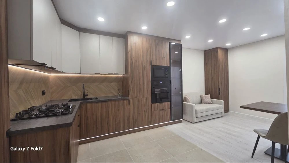 Sale of a 3-room apartment in a new building.