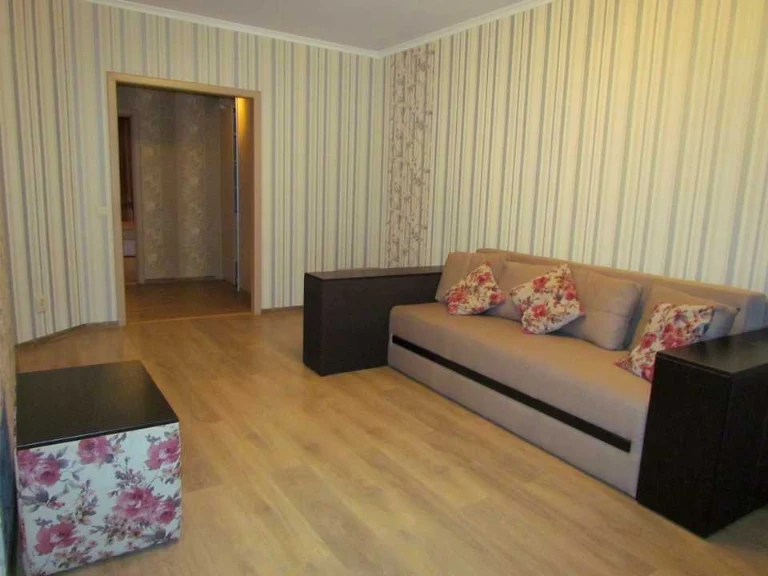 Apartment. Kyiv, Kolomiys'kyy Prosv.
