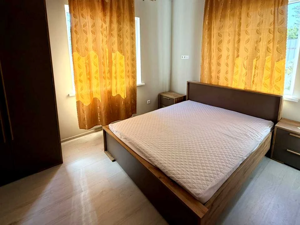 Будинок. Київ, 70-та Садова вул.
