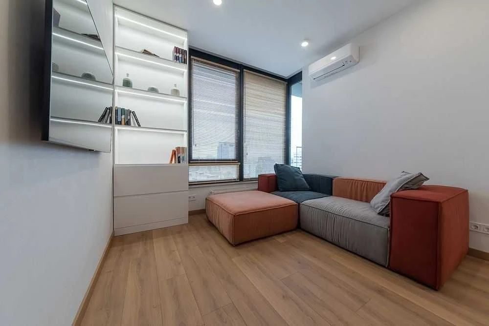 SELLING AS IS. Stylish 1-room apartment in a complex (Unit. Хоу)