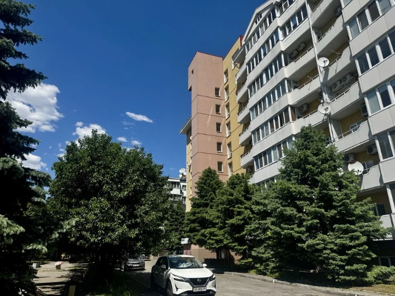 Продам 2х ком 12 квартал Б.Хмельницкого ЖК Скеля  56 м2