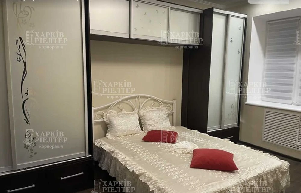 GA D2 3-room apartment for sale in the center of Kharkiv, opposite