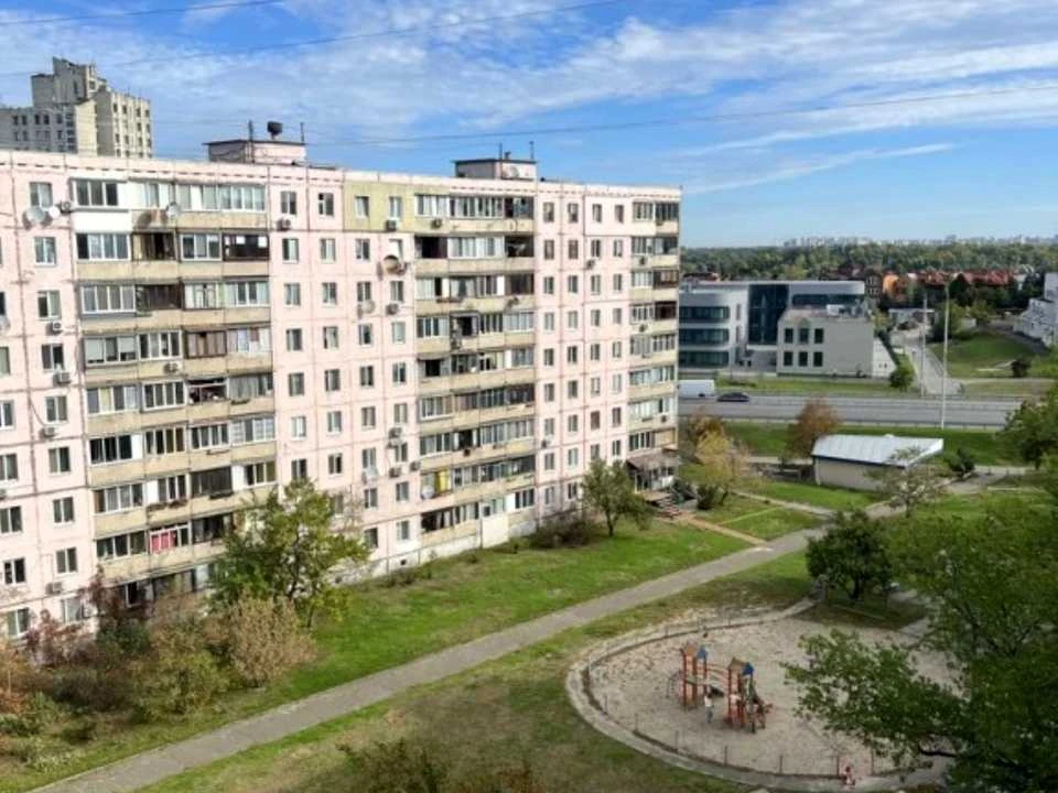 Apartment. Volodymyr Iasiuk St., Kyiv