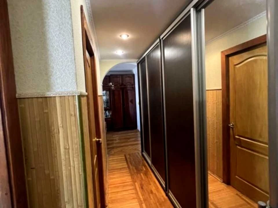 Apartment. Volodymyr Iasiuk St., Kyiv