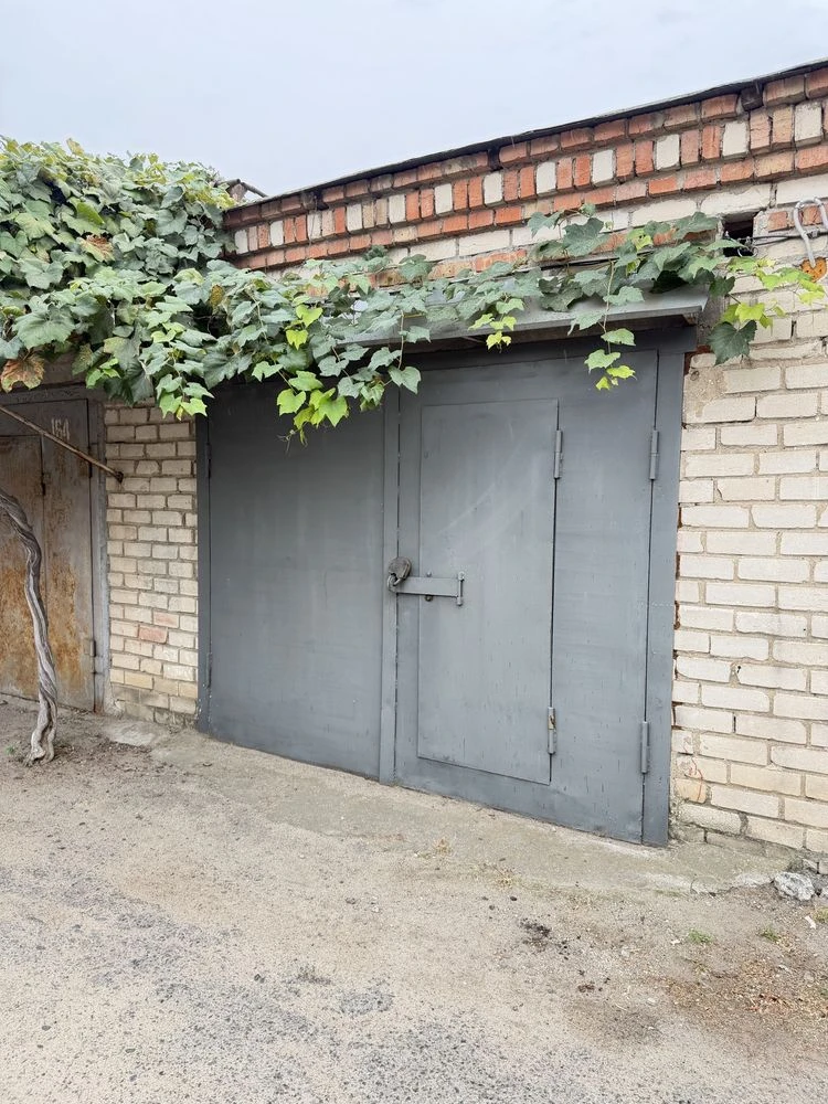 Продається гараж з ямою на вулиці Бузника
