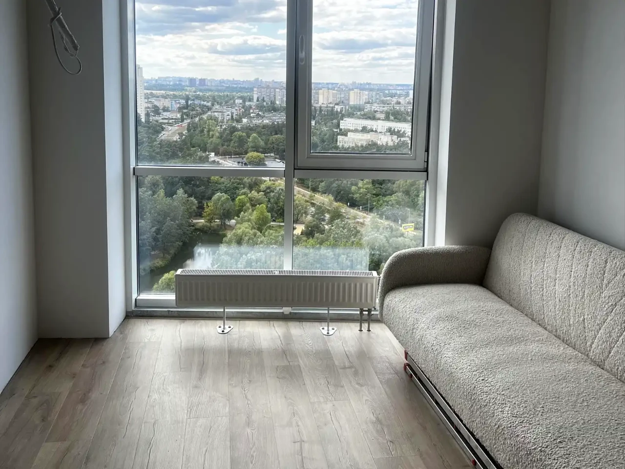 Sale of a 2-room apartment 62 sq.m 22/25 floor
