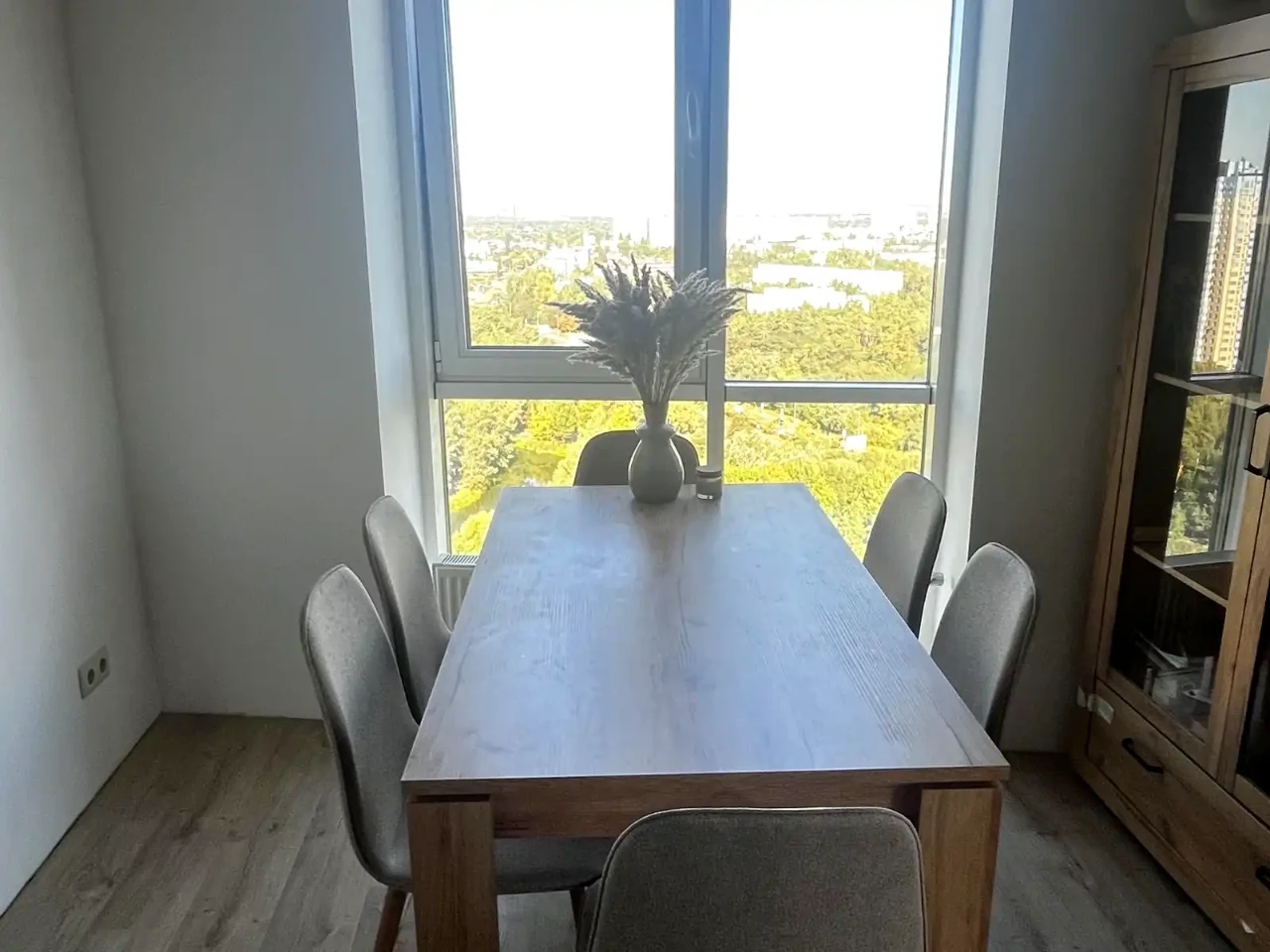 Sale of a 2-room apartment 62 sq.m 22/25 floor