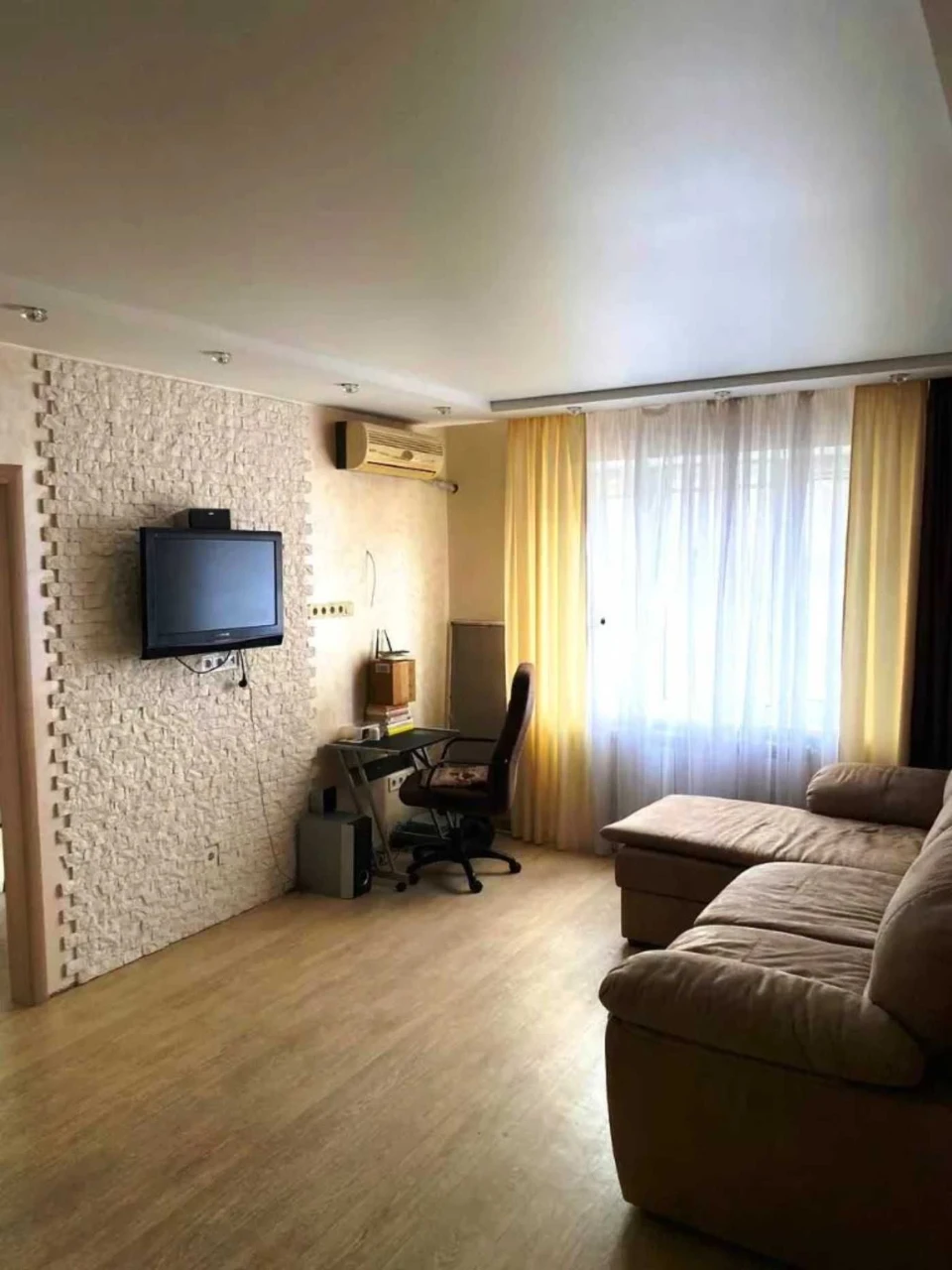 For Sale: 3-room apartment in Topol-3, Zaporizke Shose, 80.