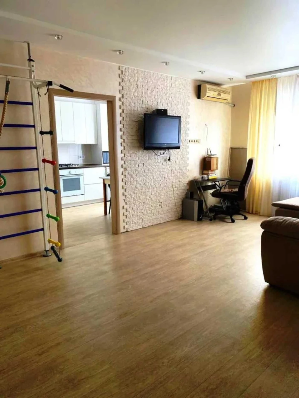 For Sale: 3-room apartment in Topol-3, Zaporizke Shose, 80.