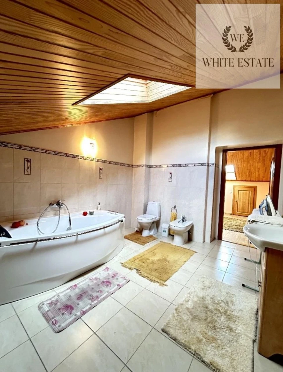 Sale of 4-room apartment in the center, Lipova St.