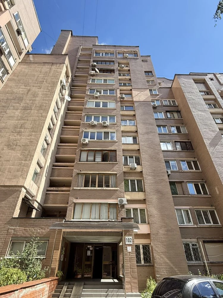 Sale of a 2-room apartment in Antonovych, 102