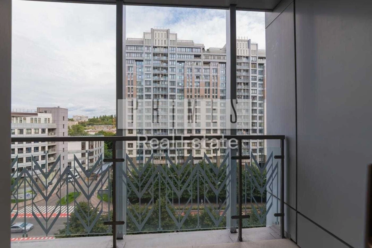 Sale of a 2-room apartment, "Novopechersky Lipky", St. Verkholyada,