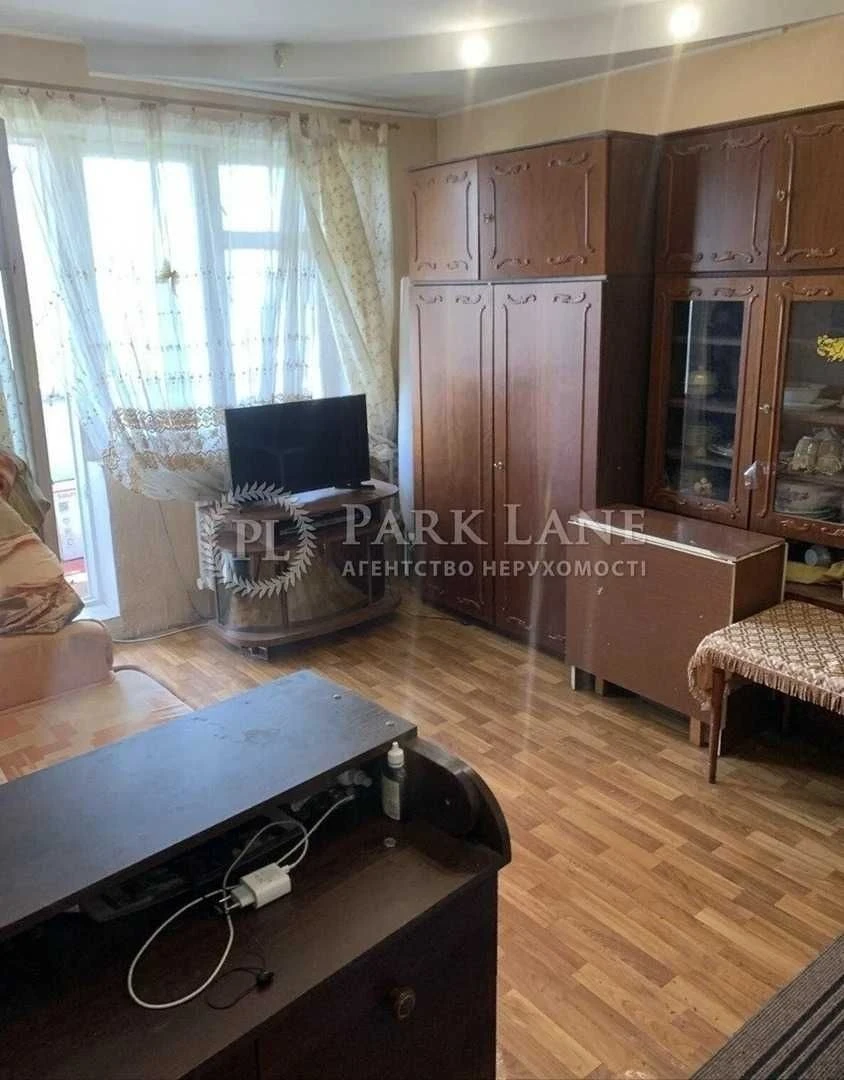 For Sale 2 room apartment near Prague Danyc'kyi railway station and Danyc'kyi square