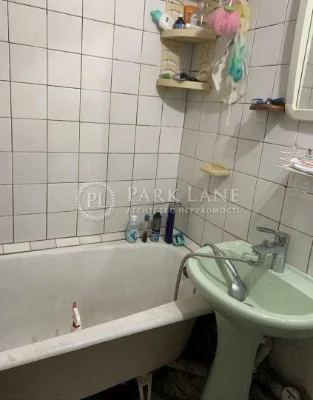 For Sale 2 room apartment near Prague Danyc'kyi railway station and Danyc'kyi square