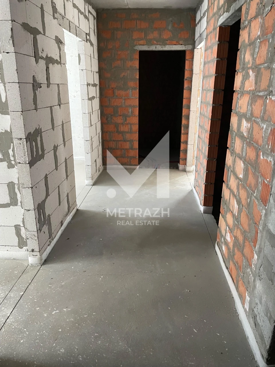 Sale of 2-room apartment without renovation in residential complex "Kryshalevi Dzer"