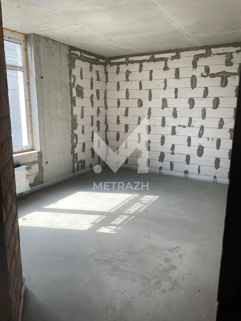 Sale of 2-room apartment without renovation in residential complex "Kryshalevi Dzer"