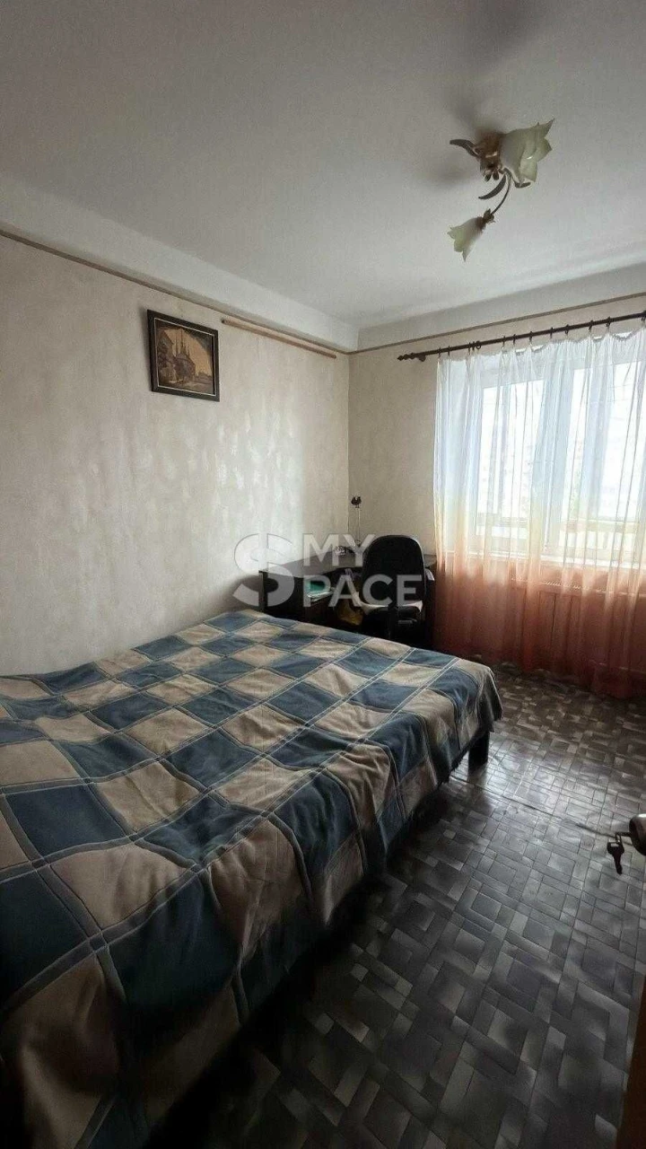 Продаж 2к квартири 47м. кв. Оболонь Левка Лук'яненка 2А метр