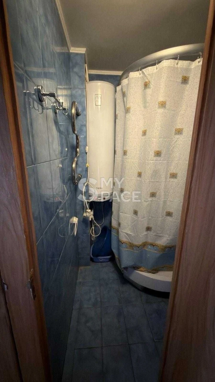 Продаж 2к квартири 47м. кв. Оболонь Левка Лук'яненка 2А метр