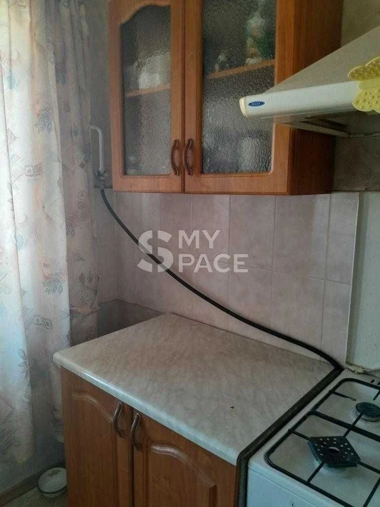 Продаж 2к квартири 47м. кв. Оболонь Левка Лук'яненка 2А метр