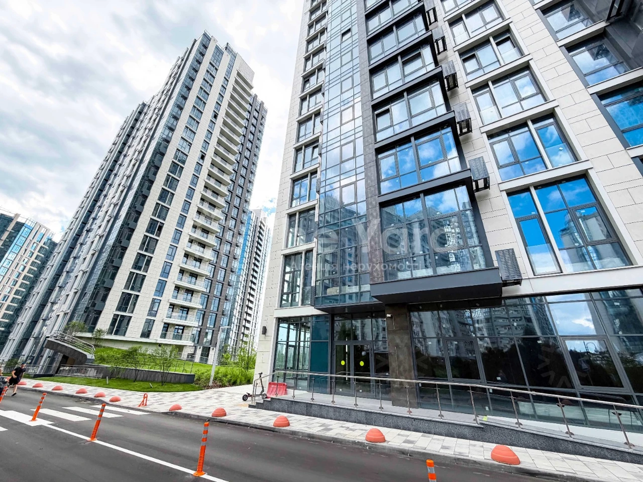 Продажа 119 м², 3 комнаты, Новопечерский Липки, Верхогляда 22