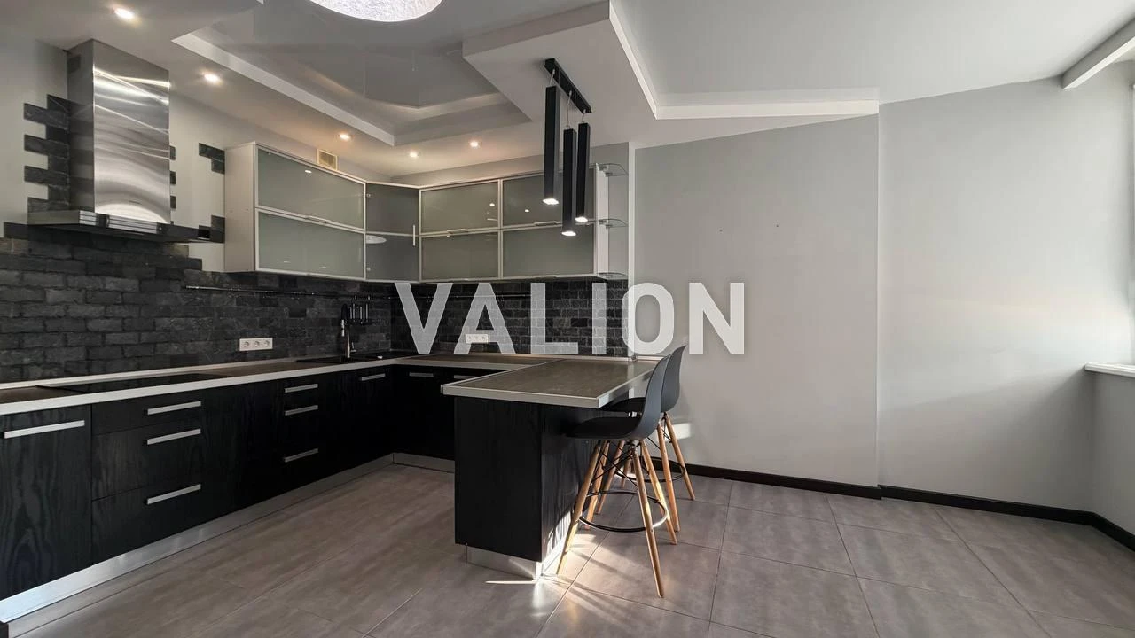 Sale of a bright 2-room apartment in a prestigious area in ЖК Червонозоряний проспект Валерія Лобановського 6-а, Солом’янський район.