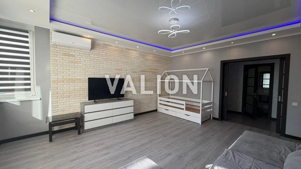 Sale of a bright 2-room apartment in a prestigious area in ЖК Червонозоряний проспект Валерія Лобановського 6-а, Солом’янський район.