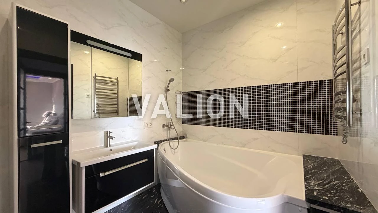 Sale of a bright 2-room apartment in a prestigious area in ЖК Червонозоряний проспект Валерія Лобановського 6-а, Солом’янський район.