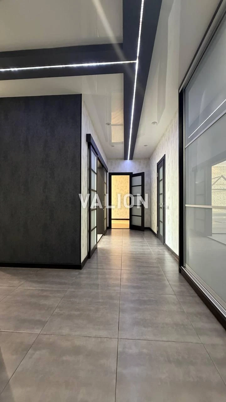 Sale of a bright 2-room apartment in a prestigious area in ЖК Червонозоряний проспект Валерія Лобановського 6-а, Солом’янський район.