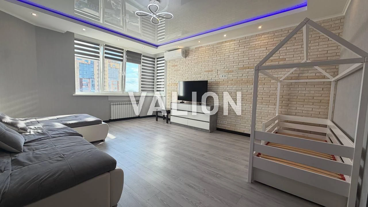 Sale of a bright 2-room apartment in a prestigious area in ЖК Червонозоряний проспект Валерія Лобановського 6-а, Солом’янський район.