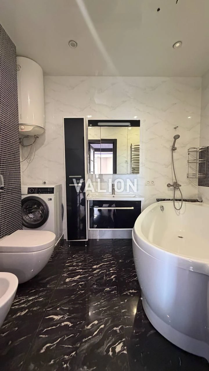 Sale of a bright 2-room apartment in a prestigious area in ЖК Червонозоряний проспект Валерія Лобановського 6-а, Солом’янський район.