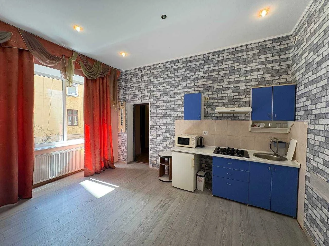 Продаж 2 кім. квартири (готовий арендний бізнес) вул. Городо