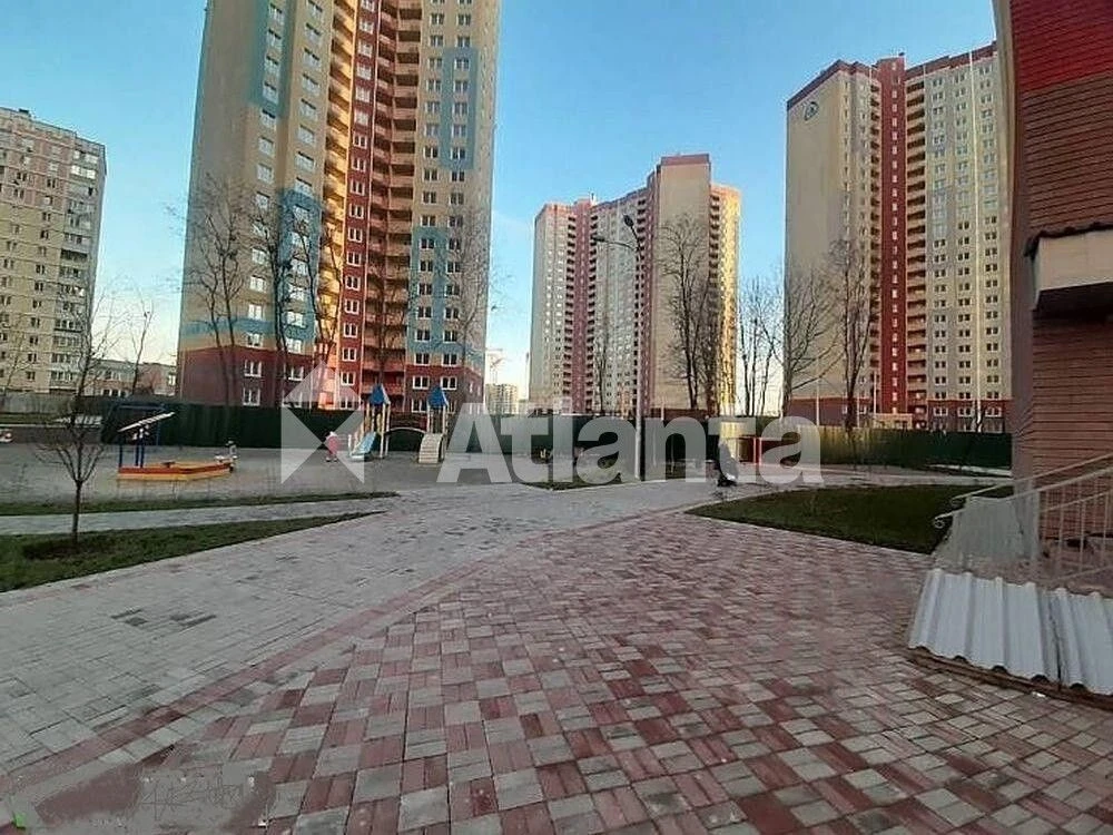 With Ownership Rights in Residential Complex "Evrika" - Registration "Ye-vidnennya" "Ye-oselya" Resolutions