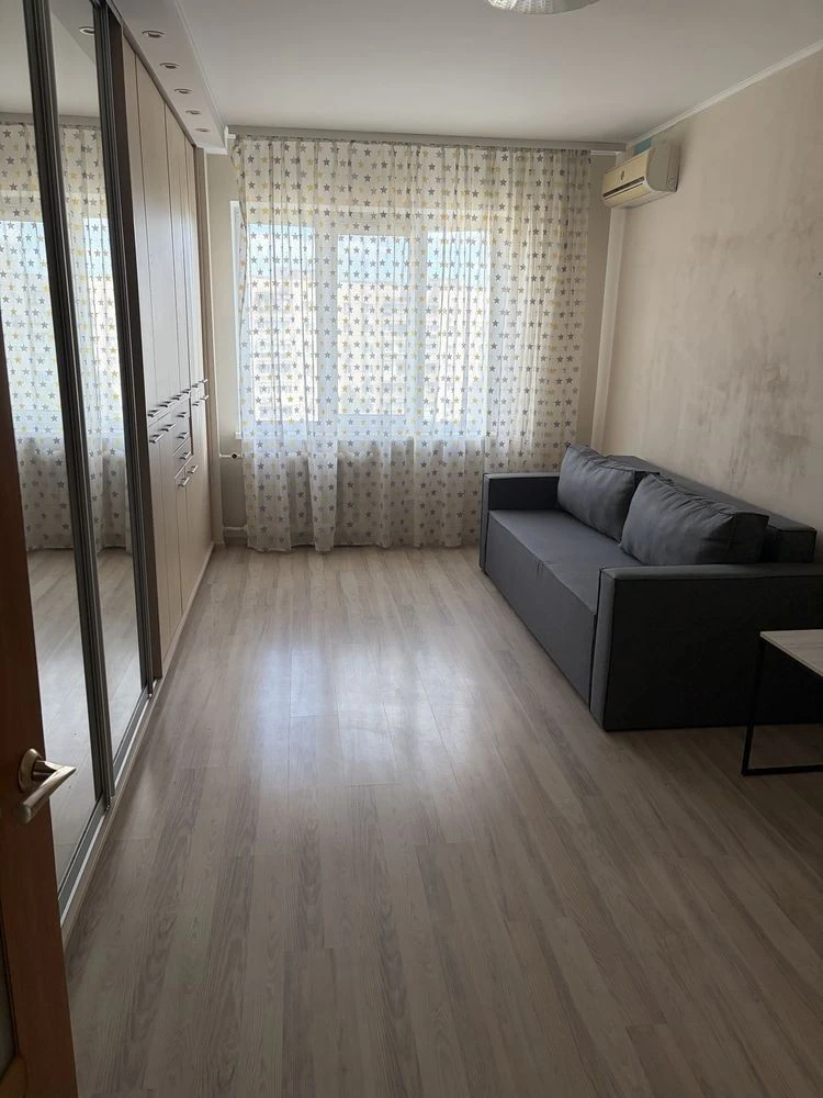 Продам 3-х кімнатну квартиру Харківське шосе 56