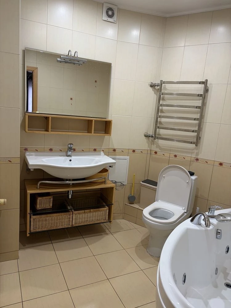 Продам 3-х кімнатну квартиру Харківське шосе 56