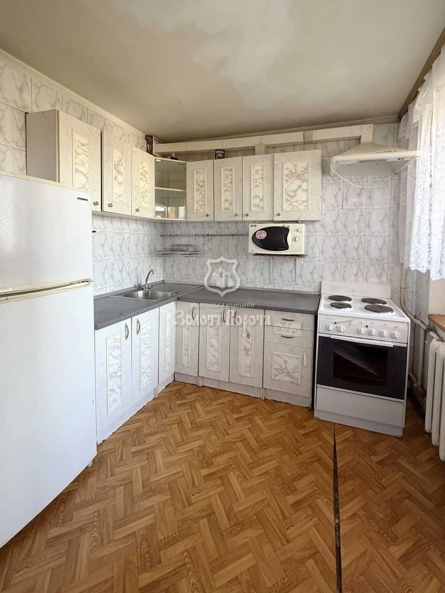 Квартира, 1к. Под ремонт. Райдужна, 17а, Райдужний, Днепровск