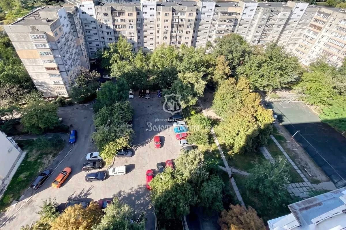 Квартира, 1к. Под ремонт. Райдужна, 17а, Райдужний, Днепровск