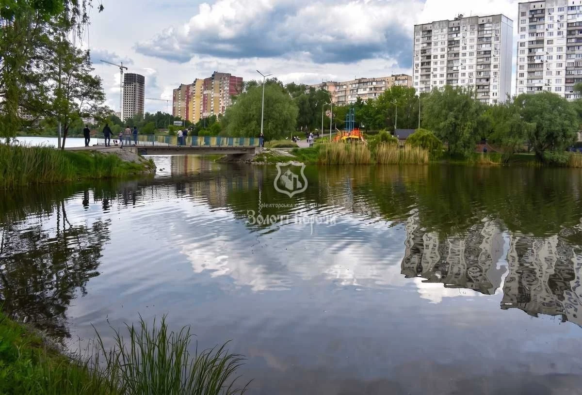 Квартира, 1к. Под ремонт. Райдужна, 17а, Райдужний, Днепровск