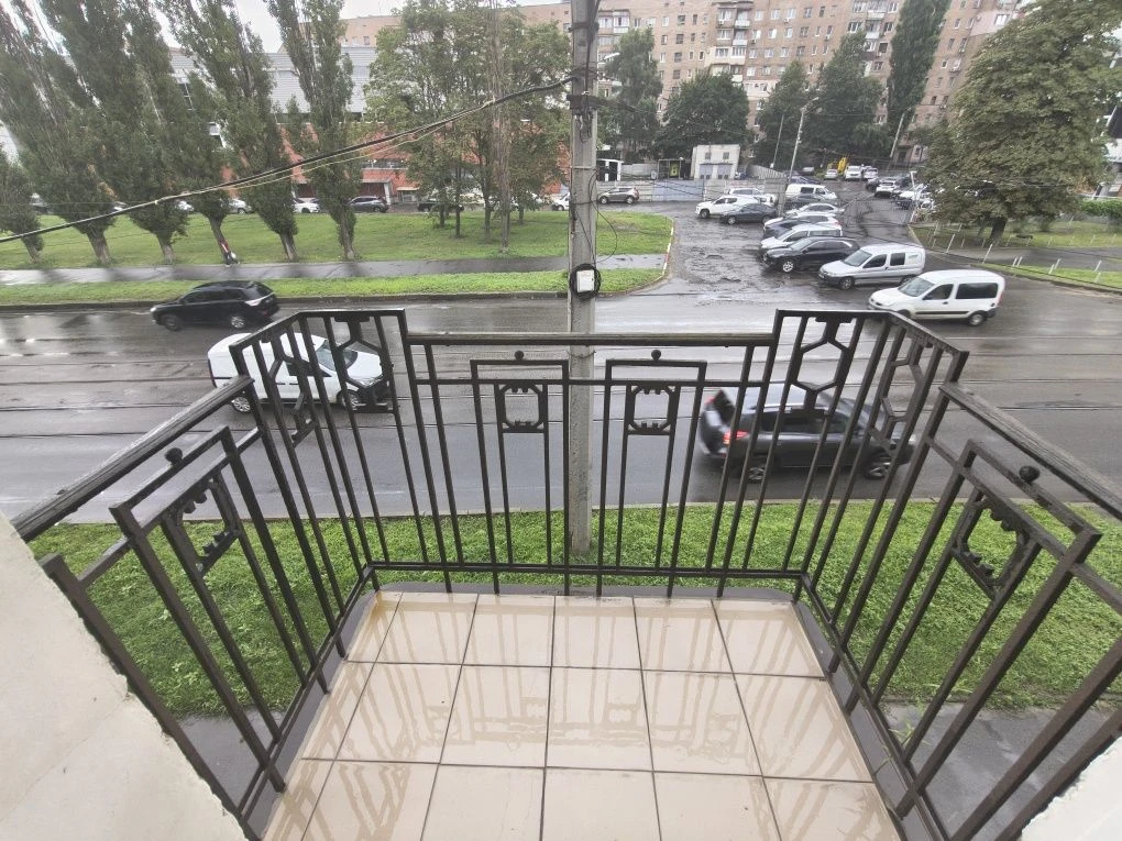 Продам самую дешевую однокомнатную  квартиру 46.3 м2 возле К