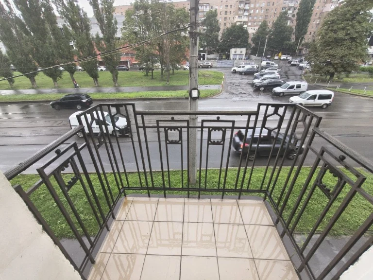 Продам самую дешевую однокомнатную  квартиру 46.3 м2 возле К