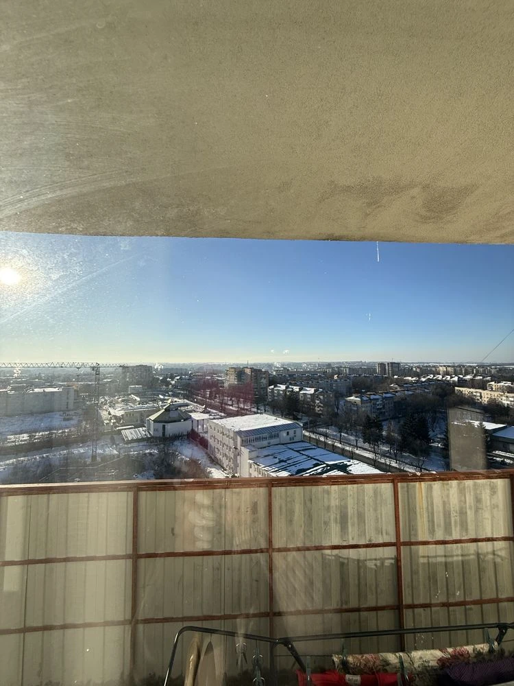 Продам двокімнатну квартиру на Червонія 22