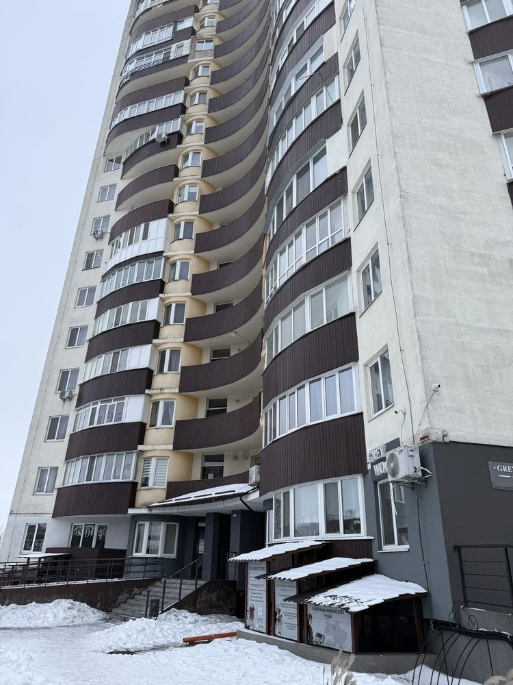 Продам двокімнатну квартиру на Червонія 22
