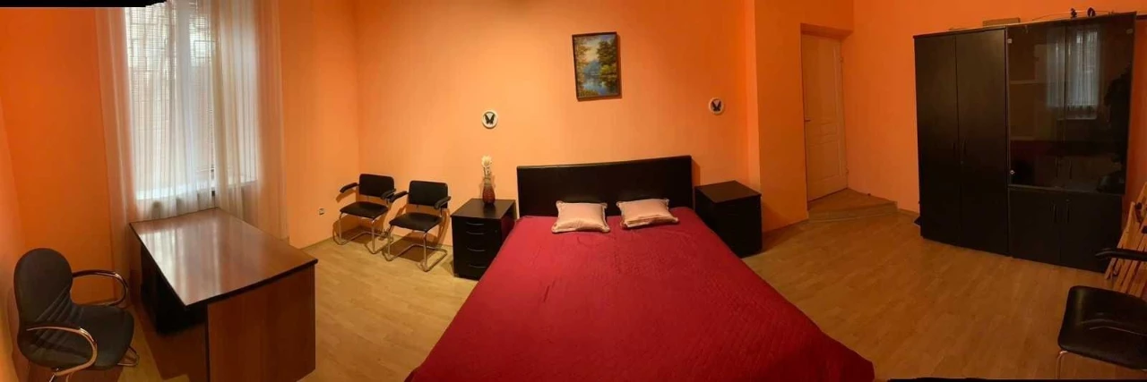 Rent an apartment in the center of Kyiv with 2 bathrooms