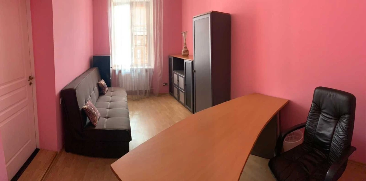 Rent an apartment in the center of Kyiv with 2 bathrooms