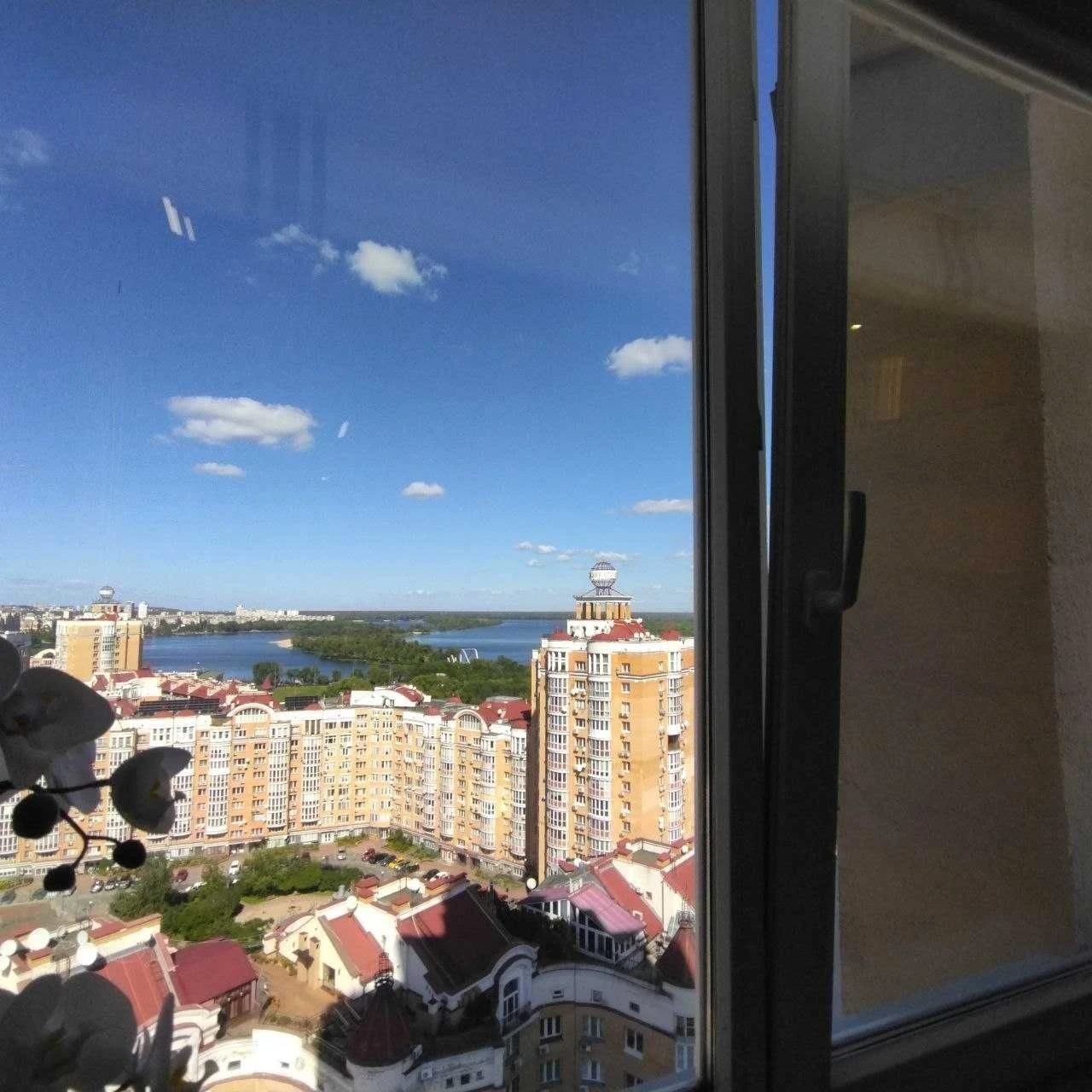 ЖК Оазис, В. Івасюка-6, нова квартира в будинку з генераторо
