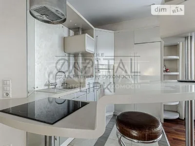 Long-term rental of a 3-room apartment on Blvd. Lesya Ukrainky 7B • I