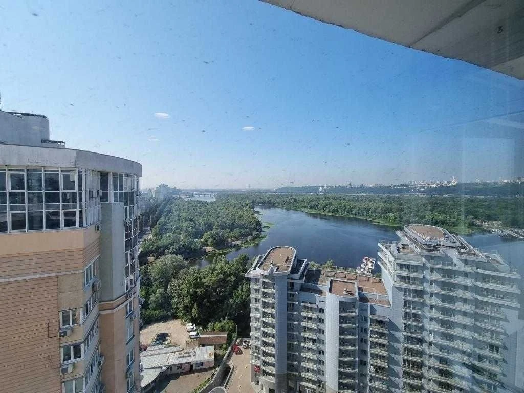 Оренда унікальної видової квартири 260 кв. м. Раїси Окіпної