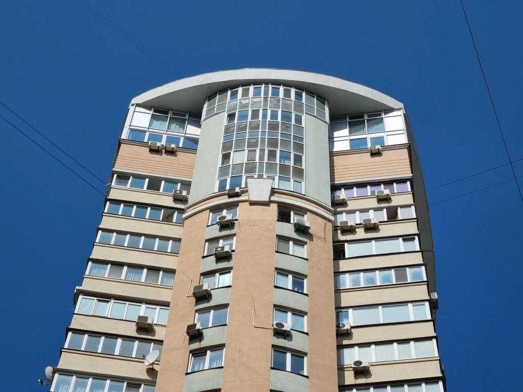 Оренда унікальної видової квартири 260 кв. м. Раїси Окіпної